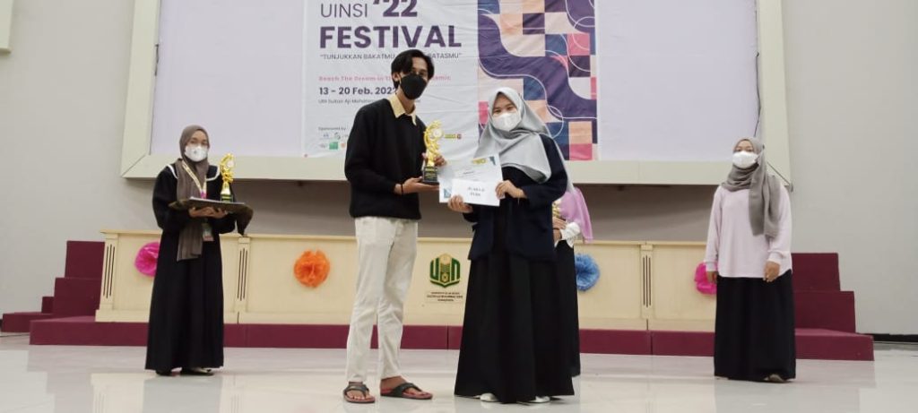 Mahasiswi Poltekba Raih Peringkat Dua Lomba Puisi Garapan UINSI 2022