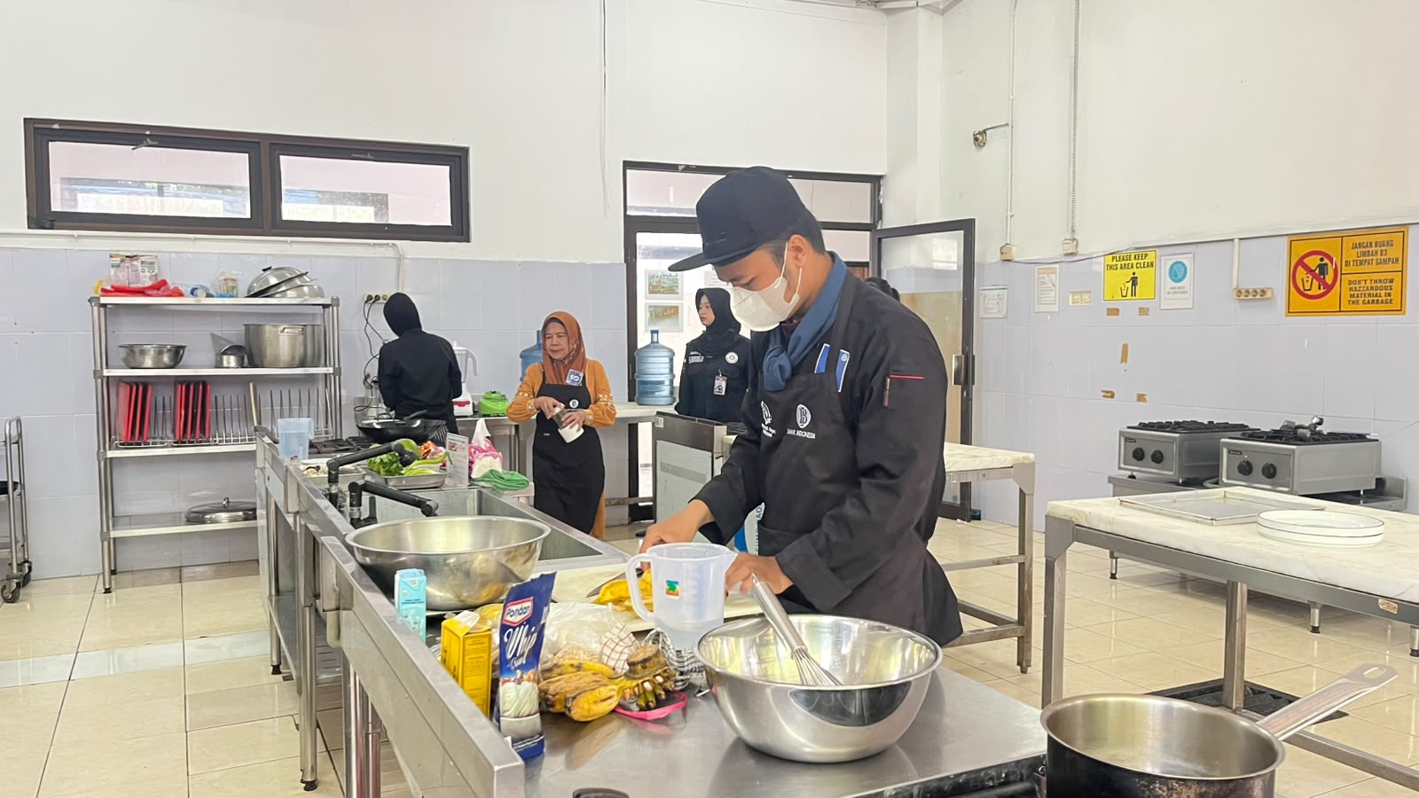 Lomba Kreasi Resep Masakan Halal dan Thayyib Bank Indonesia Digelar di Jurusan Pariwisata Prodi Tata Boga