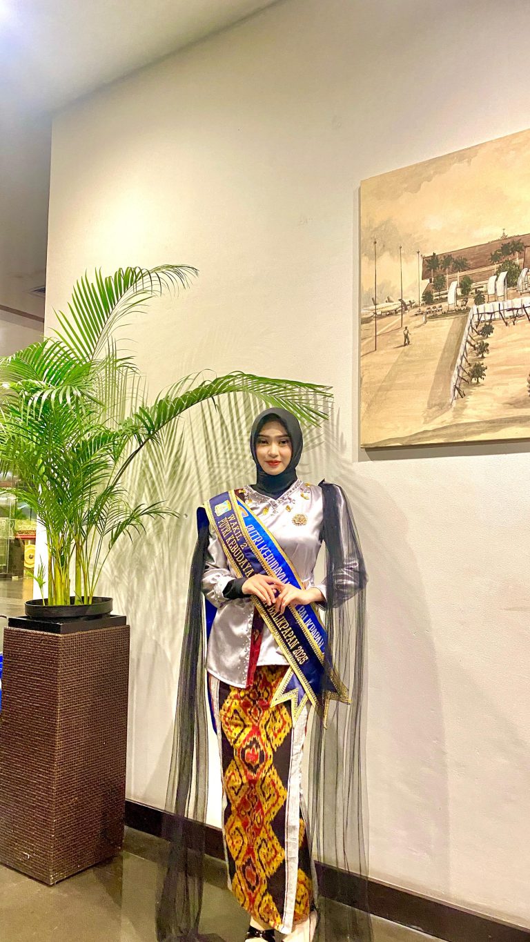 Mutiara Zahira, mahasiswi semester dua Program Studi Akuntansi Perpajakan, berhasil meraih gelar Wakil II Putri Kebudayaan Kota Balikpapan 2025.