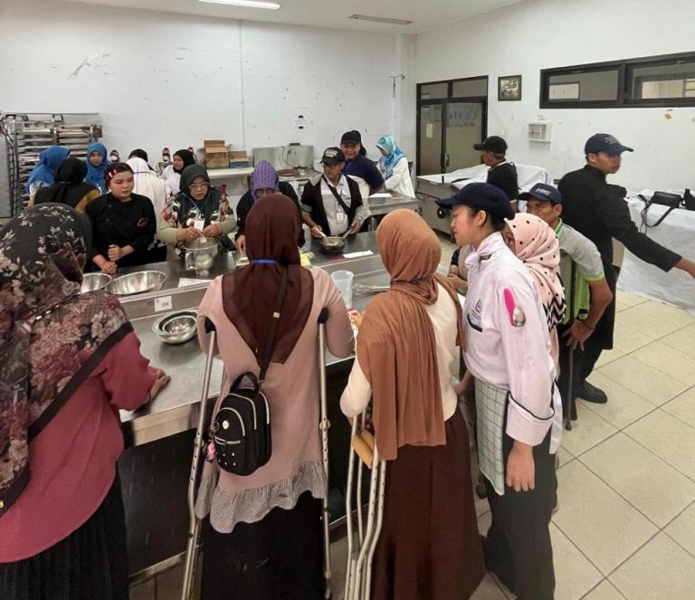 Menguatkan Kemandirian Ekonomi Penyandang Disabilitas: Poltekba Laksanakan Pelatihan Pembuatan Roti di Balikpapan