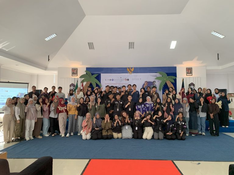 Seminar Kewirausahaan HMJ Pariwisata Poltekba: Memanfaatkan Teknologi untuk Pengembangan Usaha